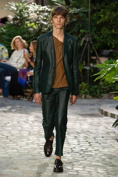 Look 2